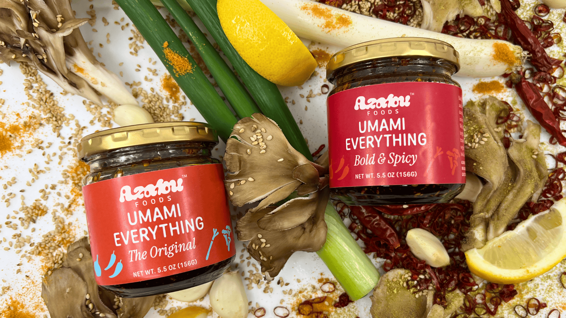 Umami Everythingの瓶と、ねぎ、ゆず、にんにく、舞茸、唐辛子などの原材料