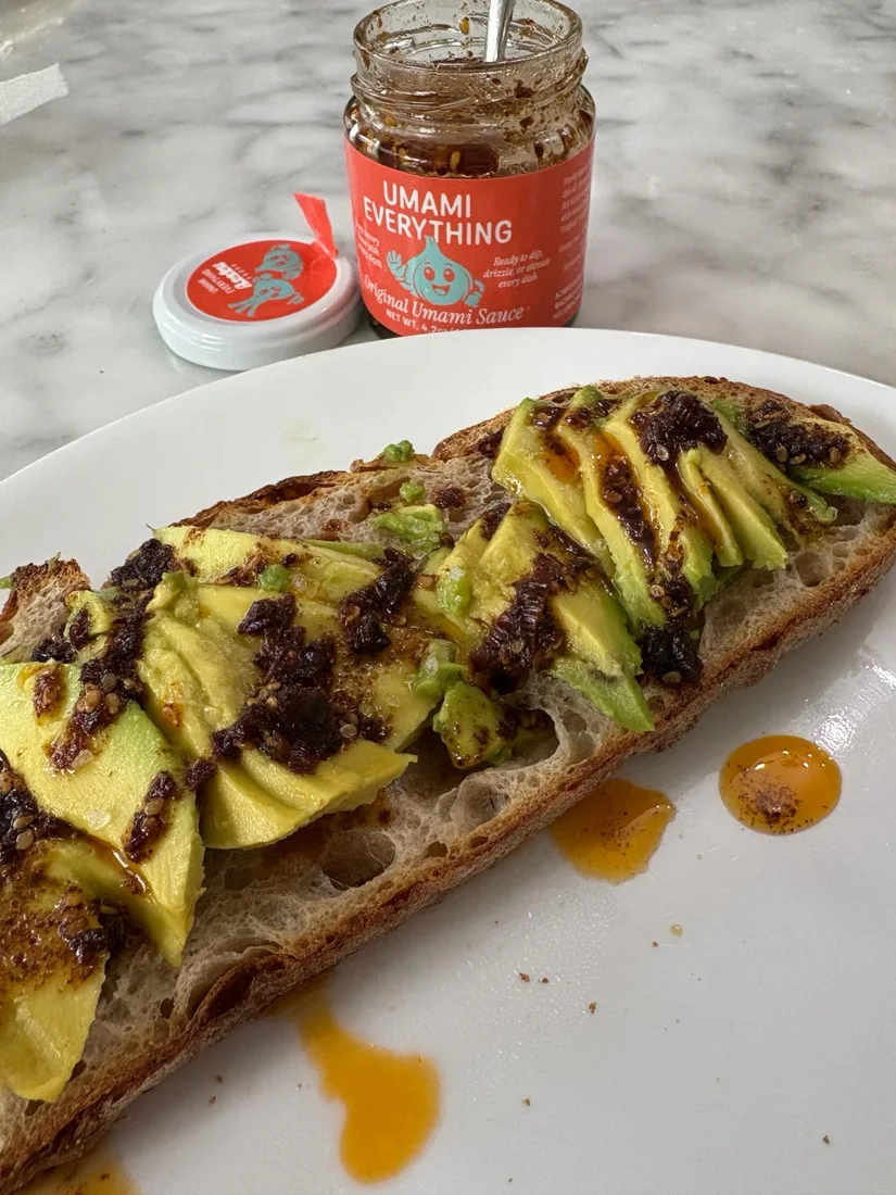 Umami Everythingをのせたアボカドトースト