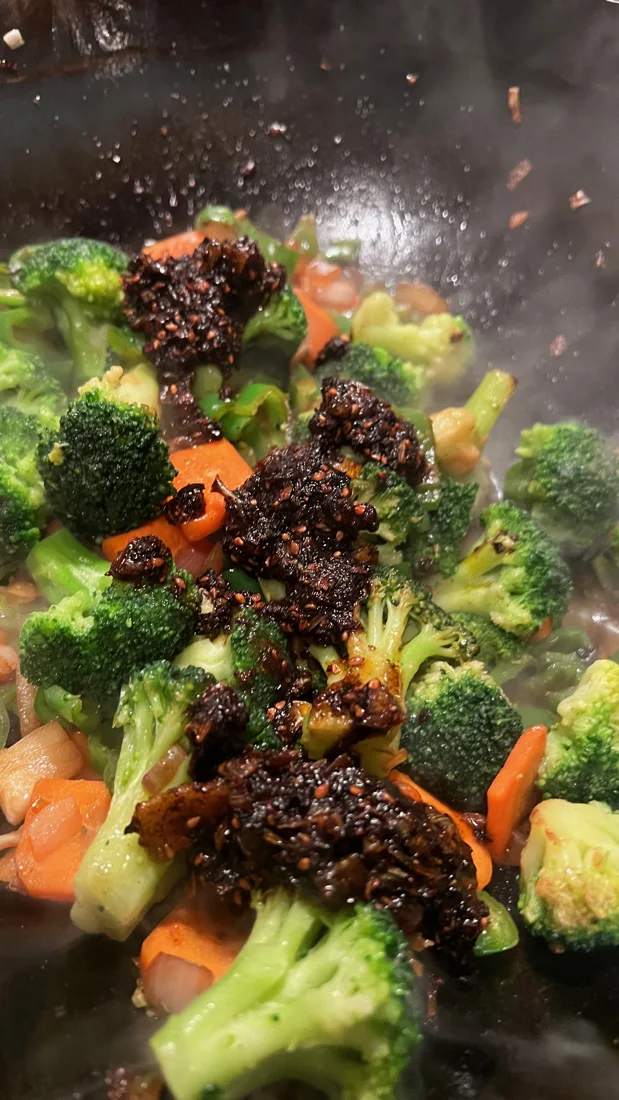 彩り豊かな野菜と豆腐の炒め物